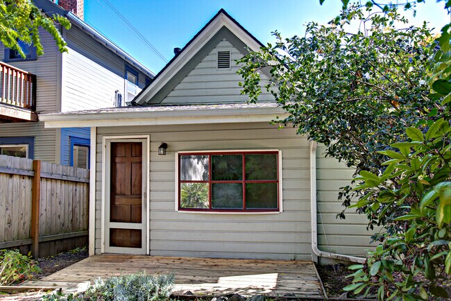 Building Photo - 3321 S Kelly Ave