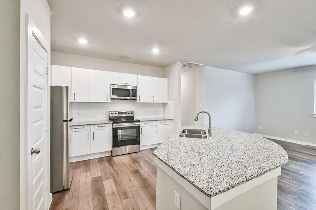Foto del edificio - 9800 Grosbeak Ln