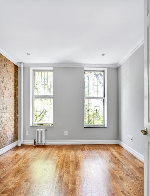 Primary Photo - 279 E 10th St