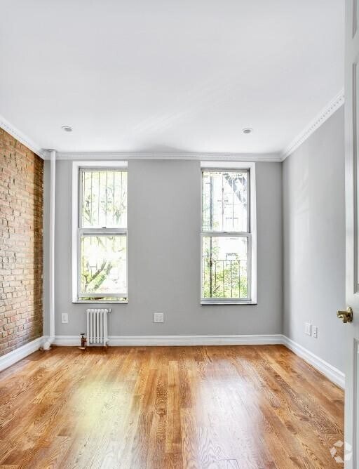 Building Photo - 279 E 10th St