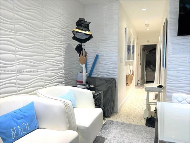 Foto del edificio - 3400 N Surf Rd