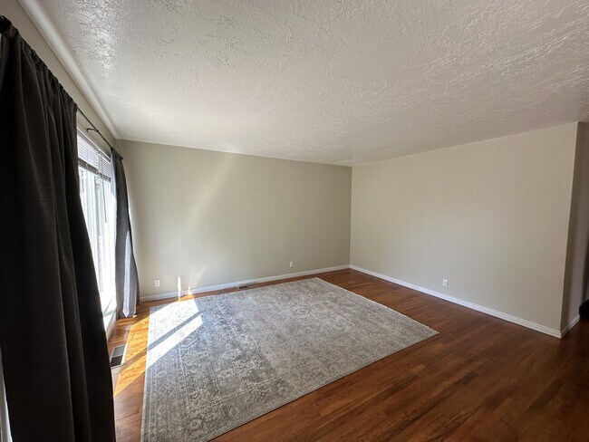 Building Photo - 1296 Buccaneer Dr
