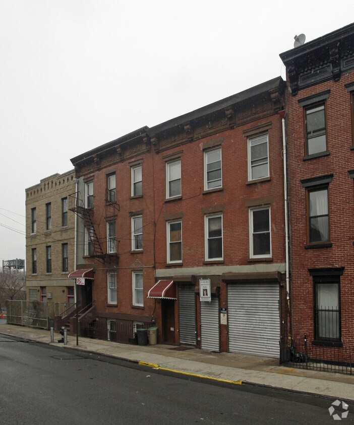 Primary Photo - 329 S 1st St
