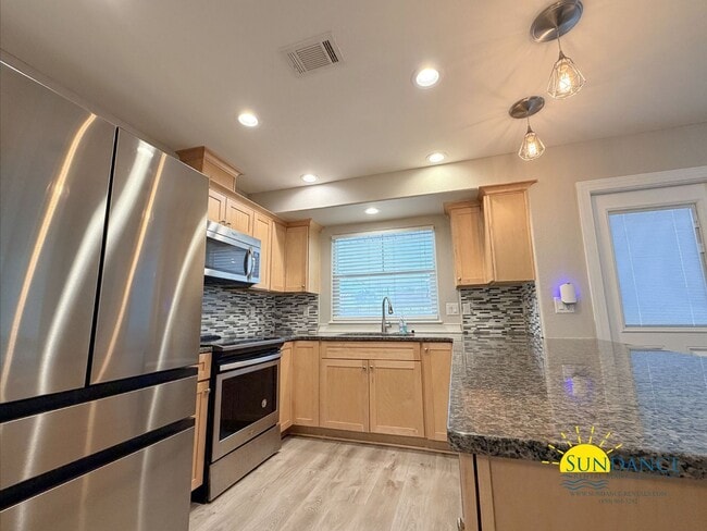Foto del edificio - Beautiful 3-Bedroom Pool Home in Destin – Lawn & Pool Service Included!