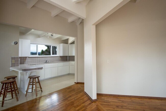 Foto del edificio - Charming 3 Bedroom, 2 Bathroom Home in Quiet Seaside Cul-de-sac