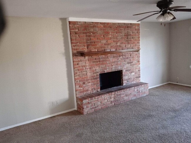 Building Photo - 616 Briarwood Ln