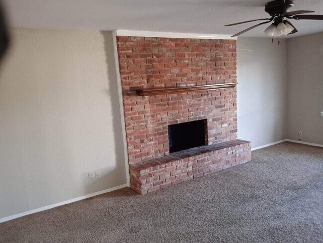Foto del edificio - 616 Briarwood Ln