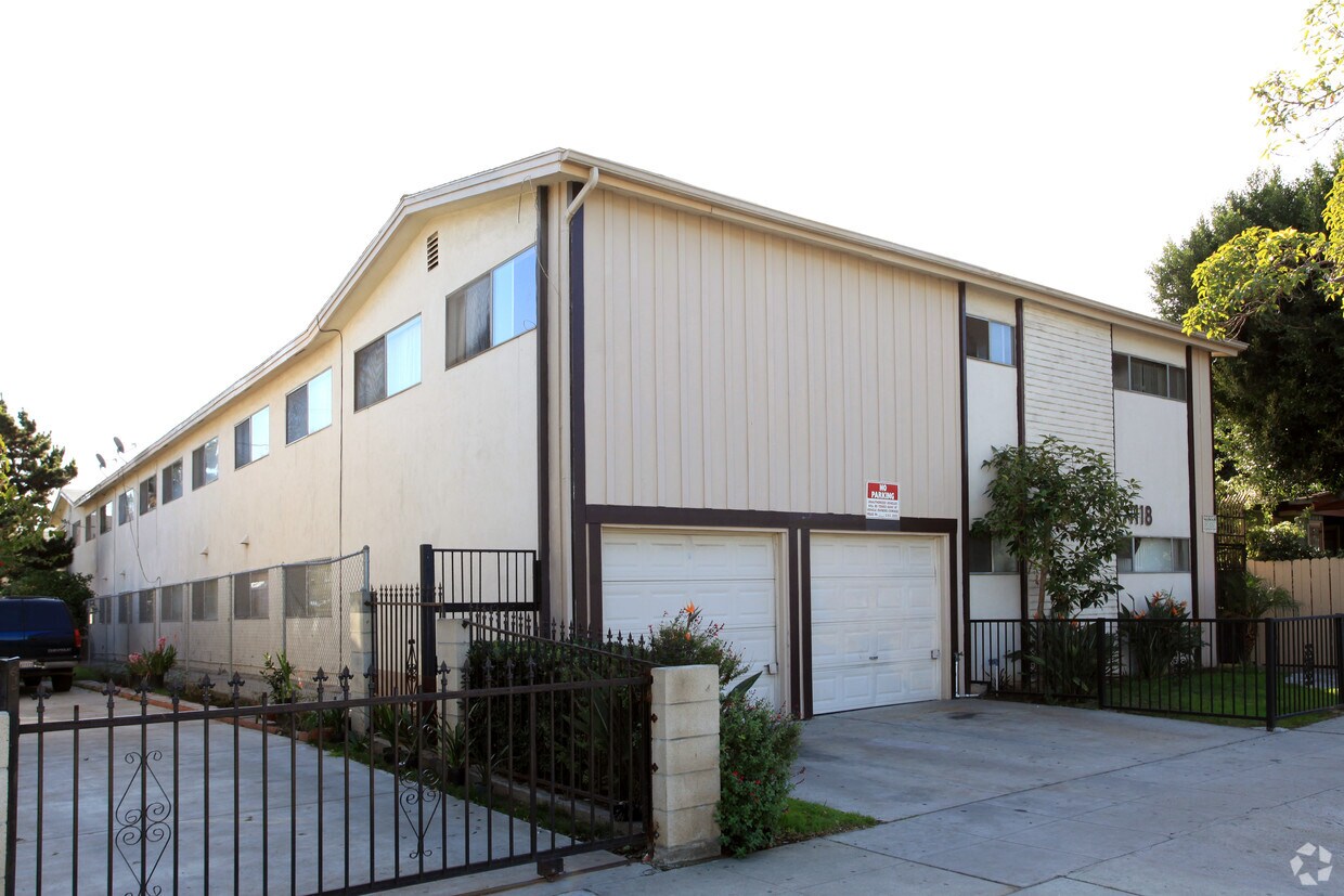 Primary Photo - 1118 Cedar Ave