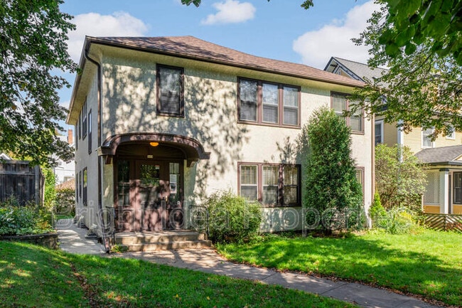 Building Photo - 969 St Clair Ave