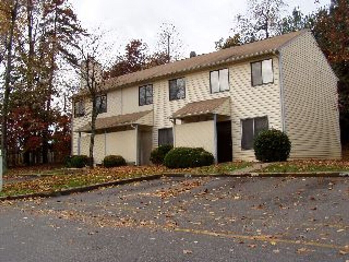 Foto principal - 2 Bedroom Townhouse Near Liberty University