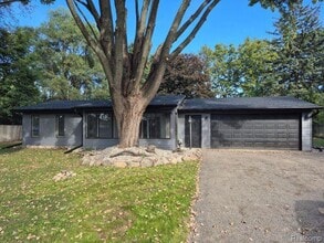 Building Photo - 6380 Eastlawn Ave