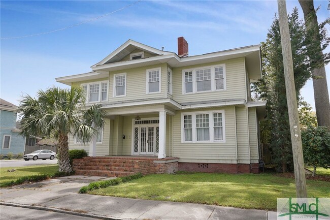 Building Photo - 537 Maupas Ave