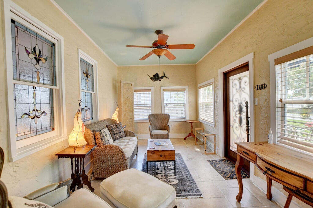 Primary Photo - 241 Royal Ct