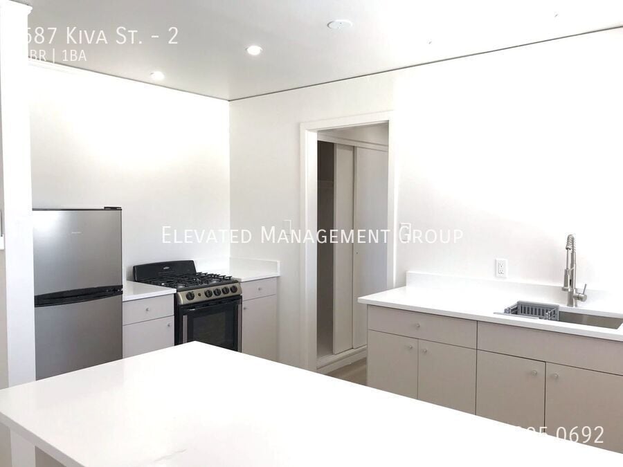 Primary Photo - 587 Kiva St