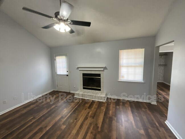 Foto del edificio - 1635 Latham Ct