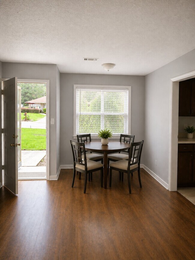 Foto del edificio - 1749 Rocky Ridge Dr NW
