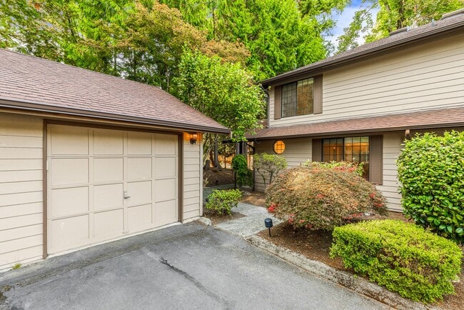 3BD 2BA Townhouse - 1 Car Detached Garage - 3BD 2BA Townhouse - 1 Car Detached Garage