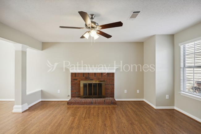 Foto del edificio - 205 Summer Mist Ct