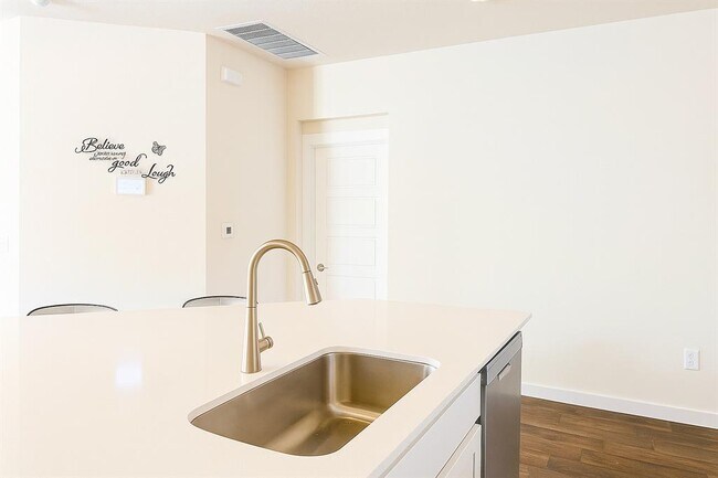 Foto del edificio - 3013 Louris Ln