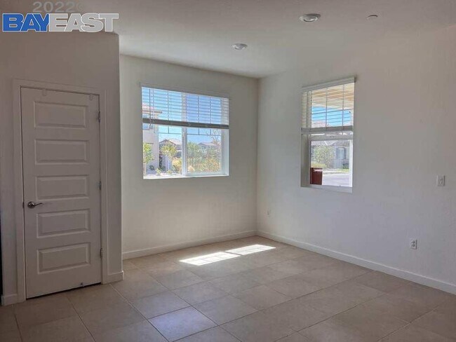 Building Photo - 2809 Athena Dr
