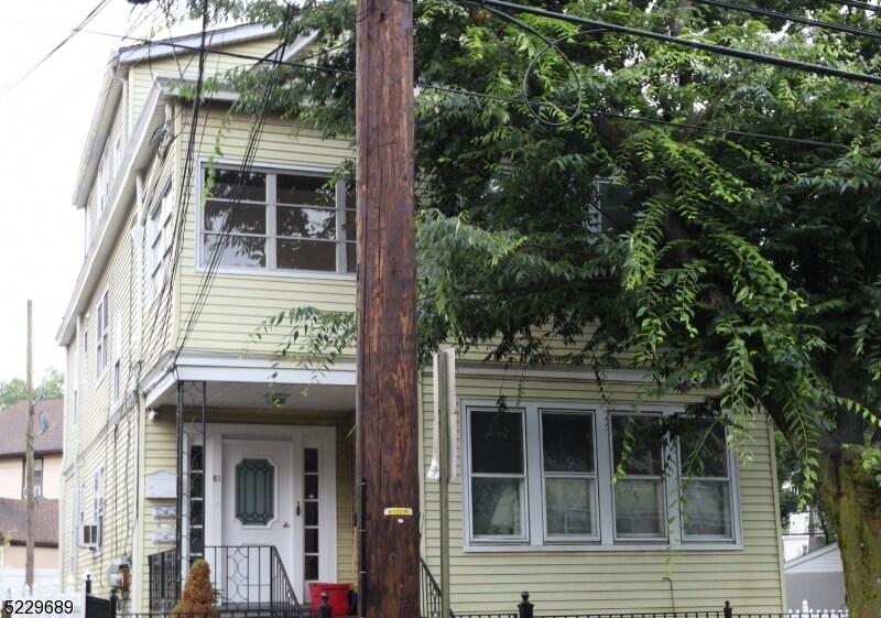 Foto principal - 61 E Passaic Ave