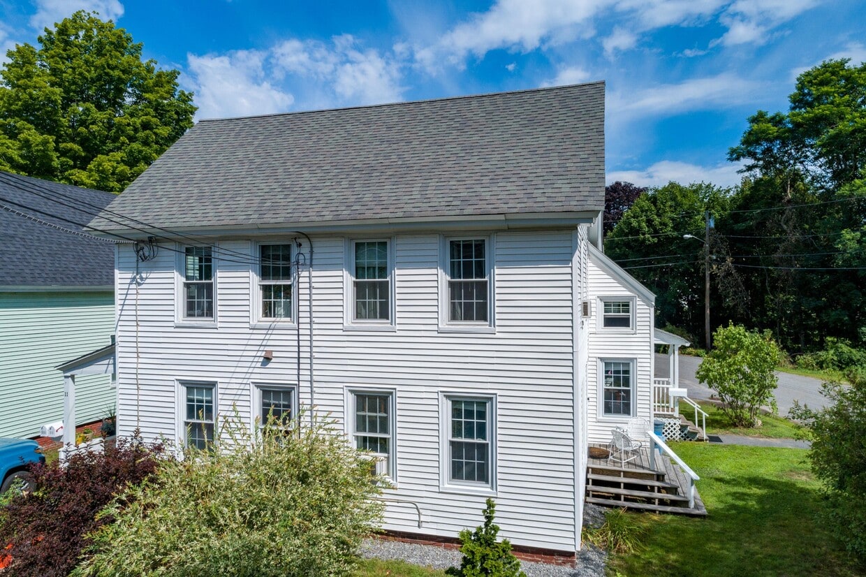 Primary Photo - 11 Maple St