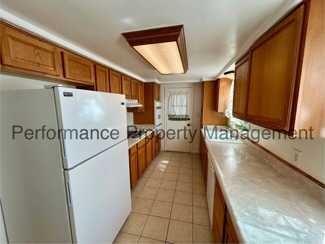 Foto del edificio - Charming 2 Bed/1 Bath N Bakersfield Home w...