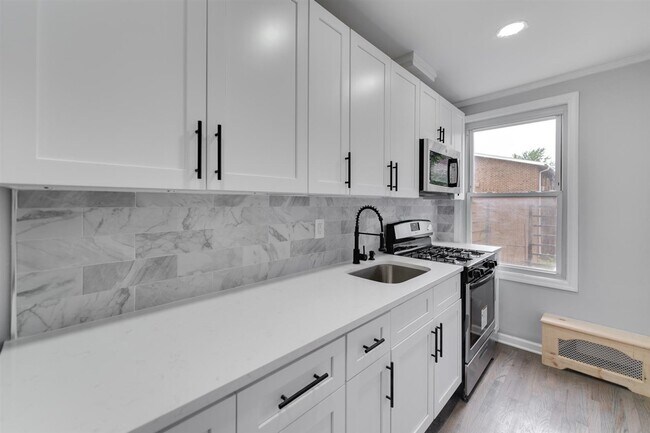 Building Photo - 138 70th St