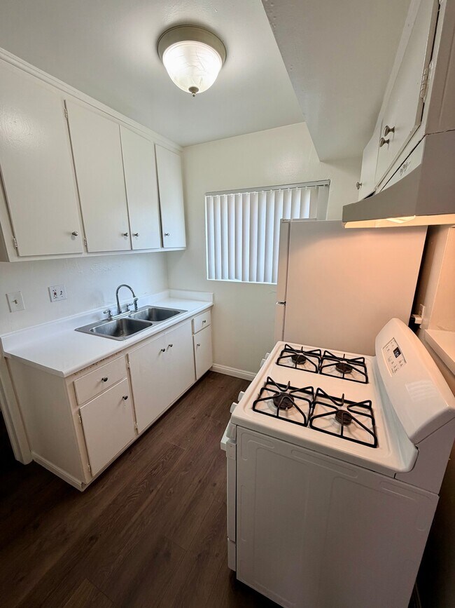 Building Photo - 12414 Dunrobin Ave