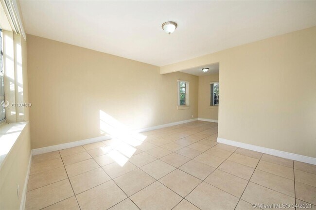Foto del edificio - 12245 NE 9th Ave