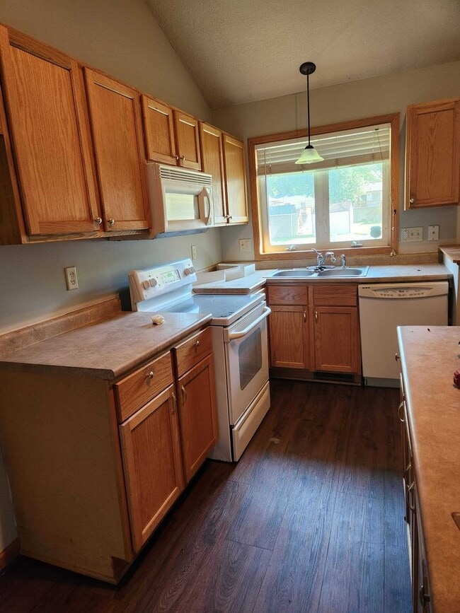 Building Photo - 1040/1044 4th St SE, Forest Lake, MN 55129 (duplex)
