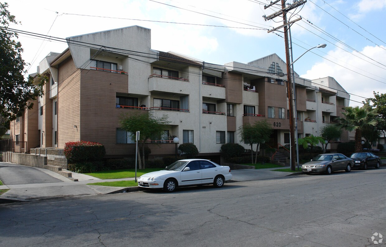 Primary Photo - 620 E Elk Ave