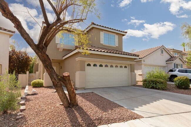 Foto del edificio - Beautiful and Gated 4 bedroom 2.5 Bath!