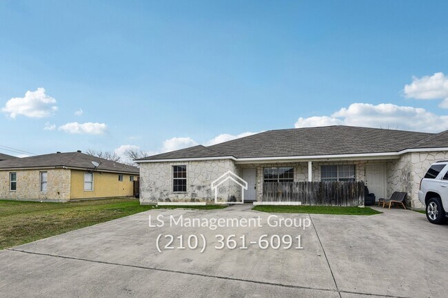 Foto del edificio - 7636 Oak Chase