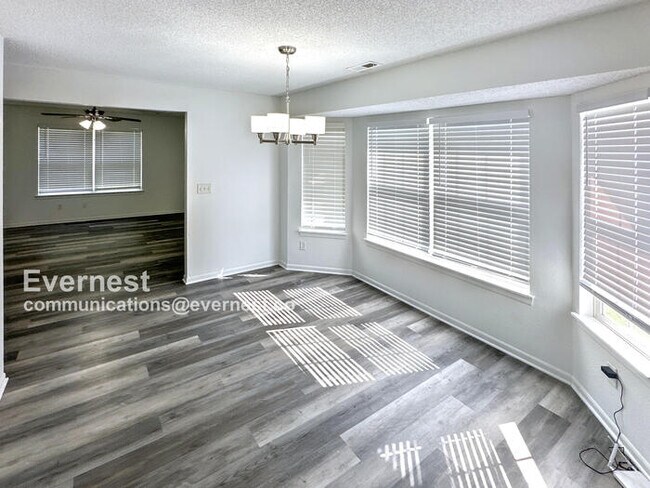 Foto del edificio - 1300 NW Willow Dr
