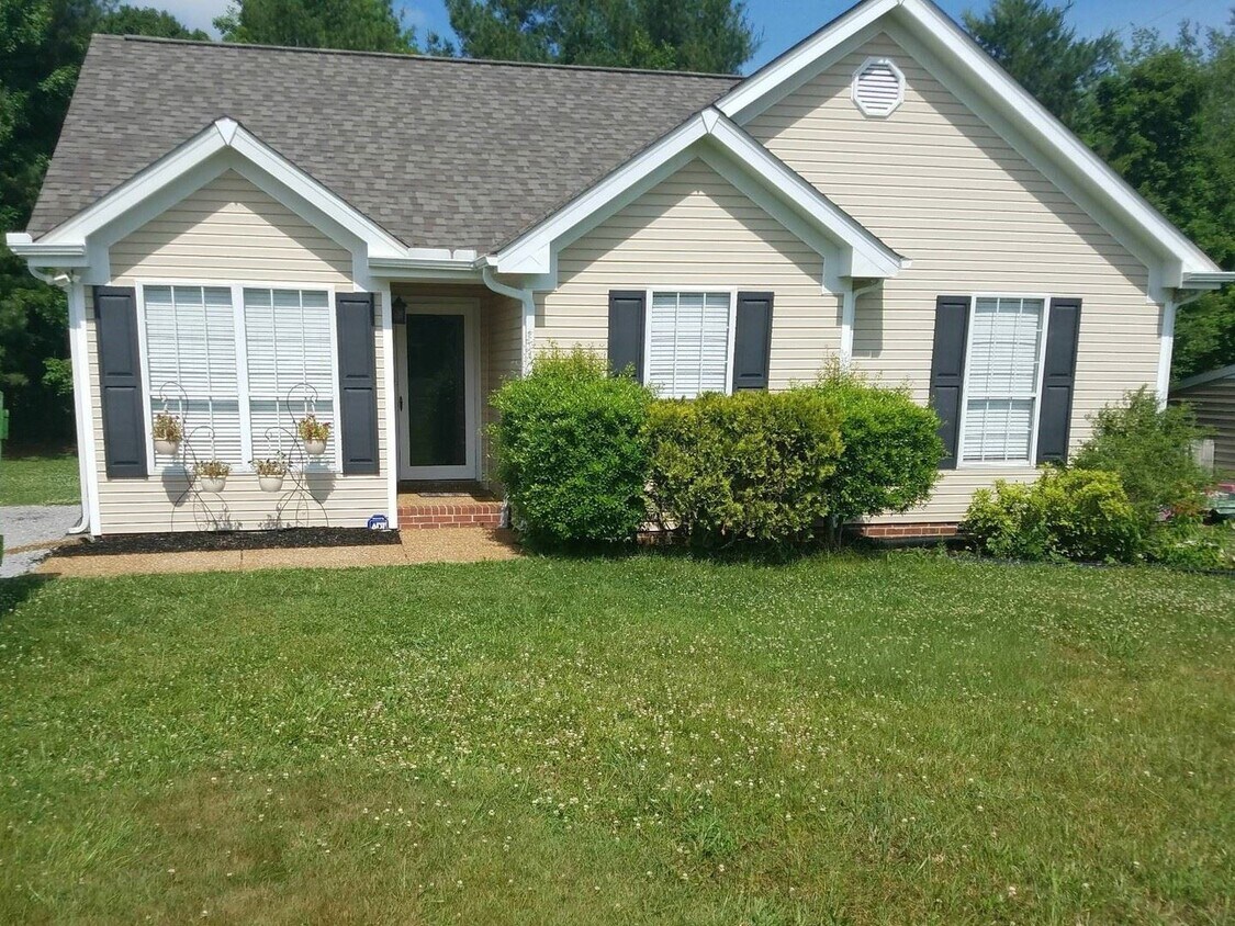 Primary Photo - 3 br, 2 bath House - 2860 Maple Circle