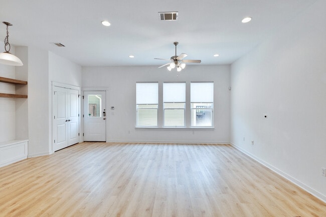 Building Photo - 2041 Zach Scott St