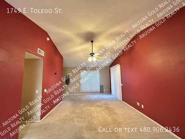 Building Photo - 1749 E Toledo St