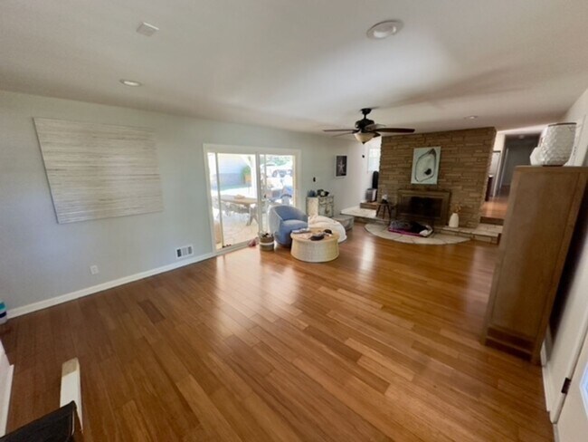 Foto del edificio - Single Family beauty in Greenville Sound