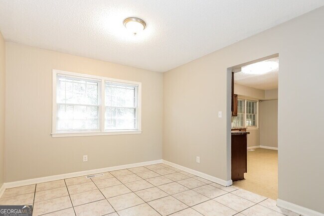 Building Photo - 1563 Cardinal Rd