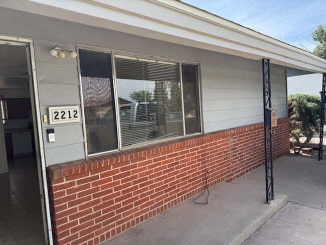 Building Photo - 3 bedroom home on a corner lot
