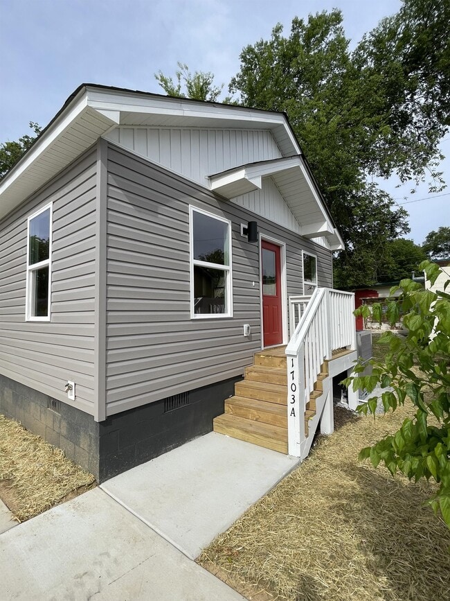 Photo - 1703 S Lyerly St House