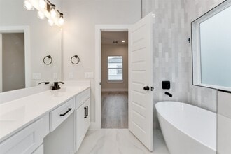 Building Photo - 108 W 44th St