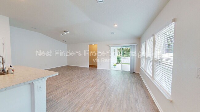 Foto del edificio - 544 Bluejack Ln