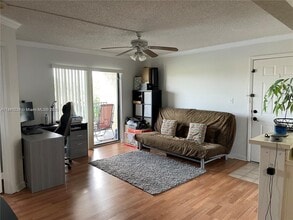 Building Photo - 450 Palm Cir W