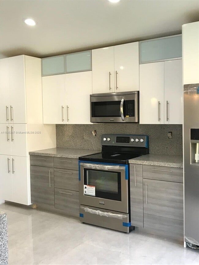 Building Photo - 16725 Sapphire Ct