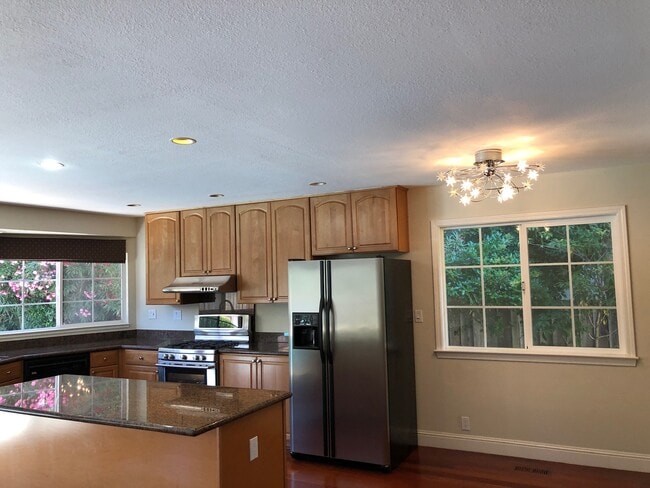 Building Photo - 161 Estrella Rd