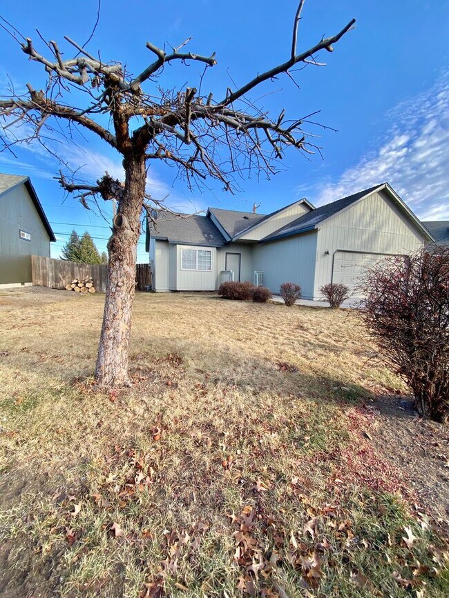 Adorable 3 Bed/2 bath with 2 Car Garage in... House Rental in Bend
