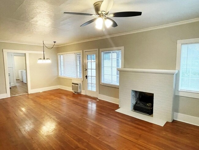 Building Photo - Live near Lower Park!