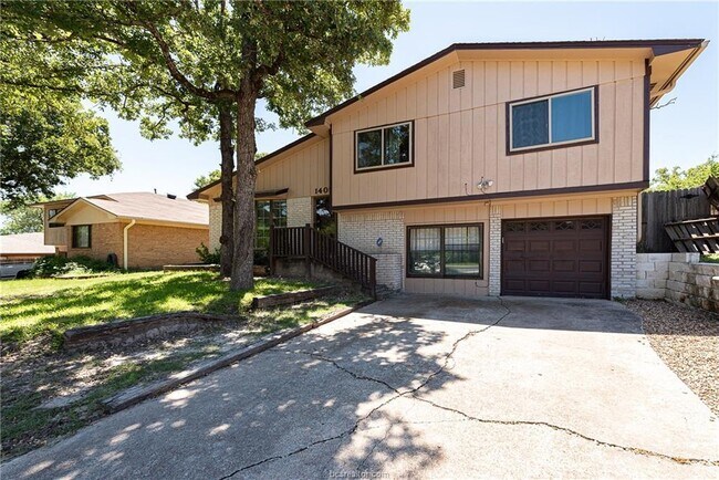 Building Photo - 1405 Magnolia